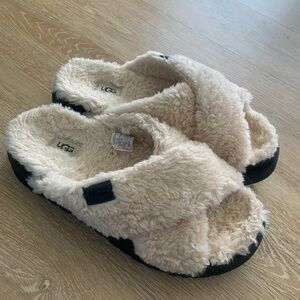 UGG Women's Fuzz Sugar Cross Slide Slippers size 9